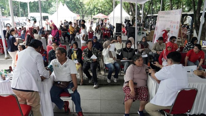 Donor Darah Serentak di Balai Kota Bandung, Jawa Barat, Sabtu (15/11/2025).