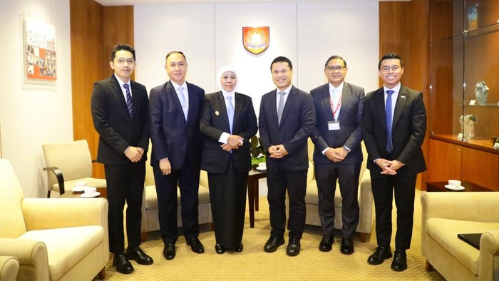 Gubernur Jatim Khofifah Indar Parawansa bertemu Menteri Pendidikan Singapura.