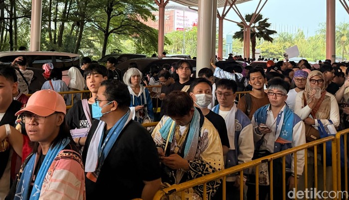 hololive Indonesia 5th Anniversary LIVE – Chromatic Future digelar di ICE BSD pada Sabtu (15/11/2025). Fans antusias mengantre jelang acara.