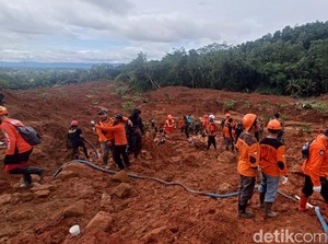 Pencarian Korban Longsor Cilacap Berlanjut, Anjing Pelacak Dikerahkan