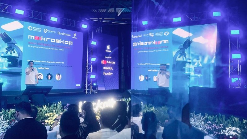 Ericsson Hackathon 2025 resmi melahirkan tiga inovasi teknologi berbasis kecerdasan buatan (AI) dan jaringan 5G yang dinilai paling siap menghadapi tantangan industri Indonesia. Kompetisi yang digelar bersama Qualcomm, Kemenperin, dan Komdigi ini menampilkan solusi nyata untuk sektor manufaktur, kesehatan, dan budidaya ikan.
Future of Tech, Maikroskop, dan Tanikan terpilih karena memiliki dampak langsung, skalabilitas tinggi, serta potensi besar mendukung transformasi digital menuju Visi Indonesia Digital 2045. Berikut rangkuman tiga inovasi terbaik yang berhasil mencuri perhatian para juri Ericsson Hackathon 2025.