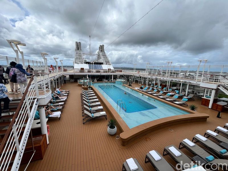 Interior Cruise Silver Moon Kapal RaksasaInterior Cruise Silver Moon