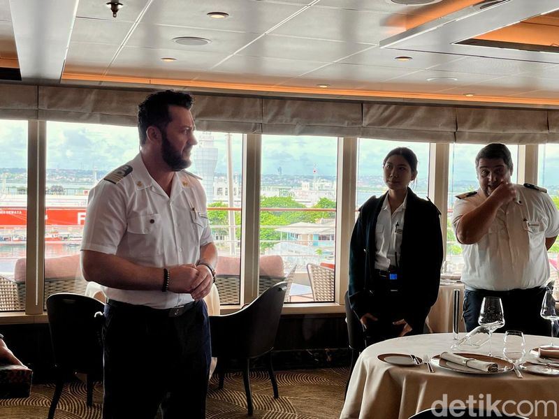 Interior Cruise Silver Moon Kapal RaksasaInterior Cruise Silver Moon