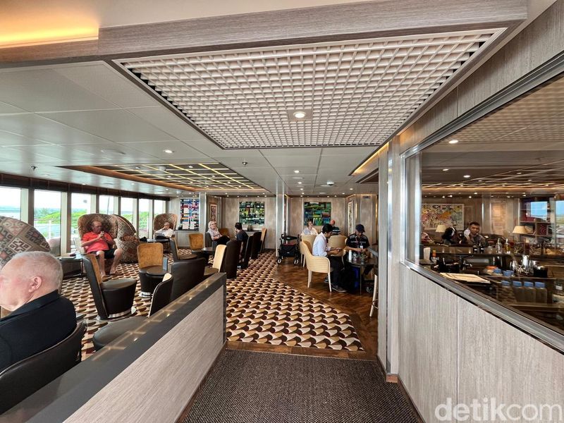 Interior Cruise Silver Moon Kapal RaksasaInterior Cruise Silver Moon