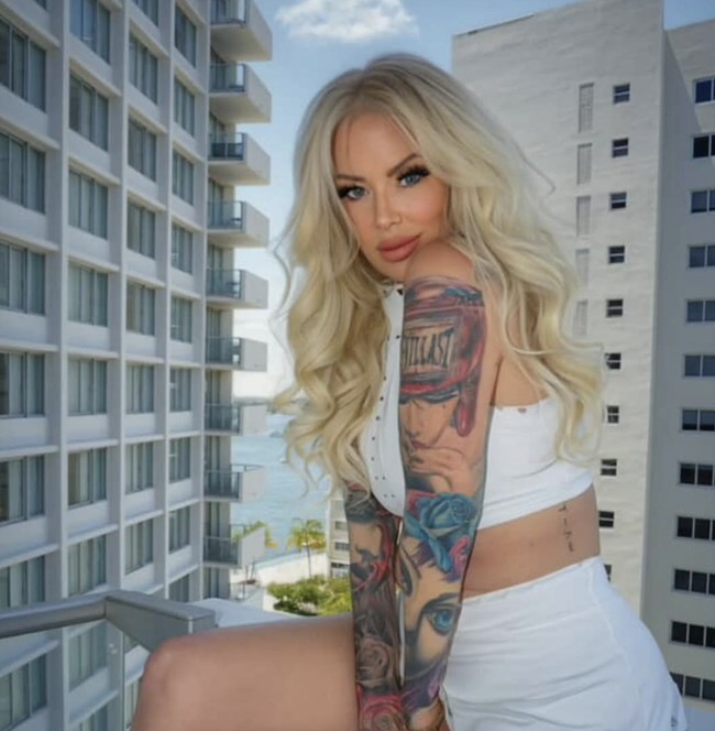 “Saya sudah melalui banyak hal, tapi saya bersyukur. Saya menemukan kembali iman saya dan merasa damai. Keyakinan kepada Yang Maha Tinggi memberi saya kekuatan yang tidak pernah saya tahu,” tulisnya.  Foto: dok. Instagram @jennacantlose