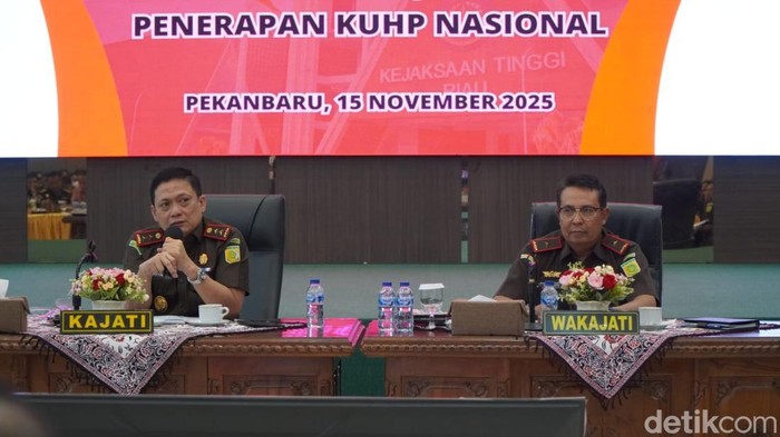 Kajati Riau Sutikno saat diskusi soal KUHP baru, (Raja Adil Siregar/detikSumut)