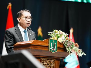Beri Pembekalan, Ini Pesan Menbud ke Wisudawan Universitas Nasional