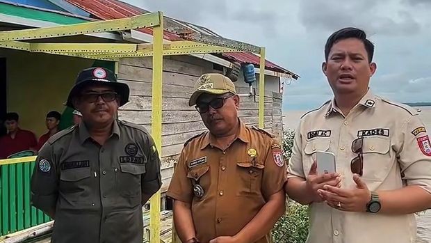 Kepala Desa Sungsang IV Romi Adi Candra saat menjelaskan terkait kondisi mangrove di wilayahnya. Kepala Desa Sungsang IV Romi Adi Candra saat menjelaskan terkait kondisi mangrove di wilayahnya.