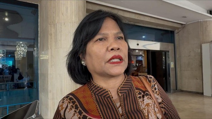 Kepala Sekolah SMAN 72 Jakarta, Tetty Helena Tampubolon