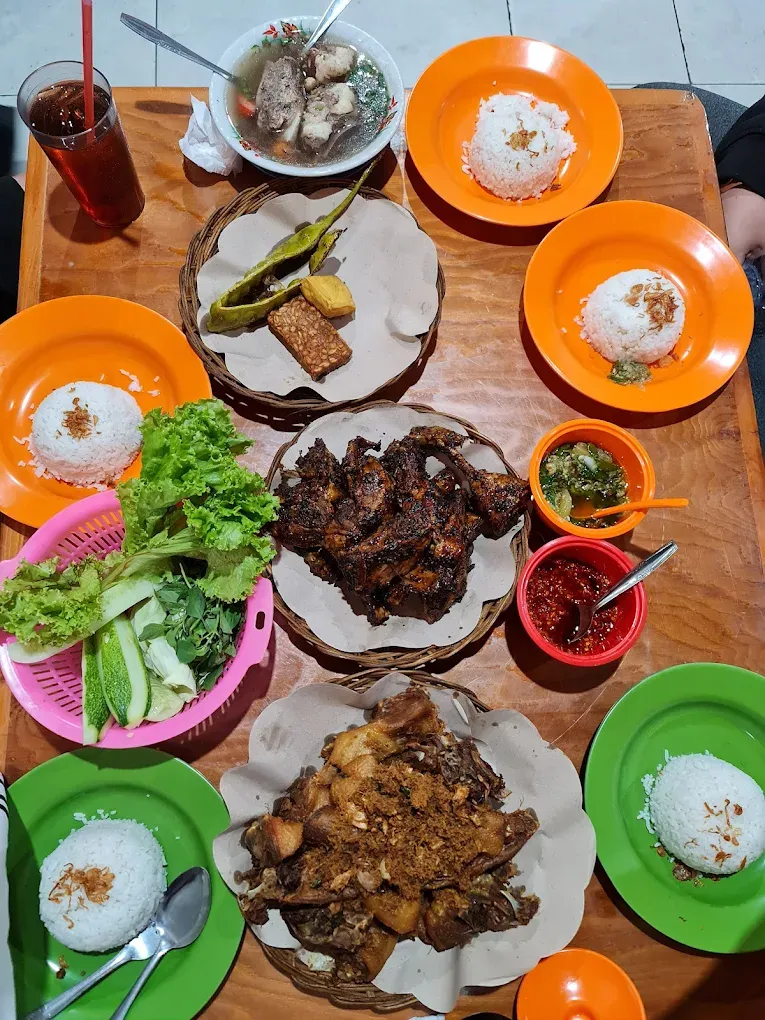 Kuliner enak di kawasan BKT Jakarta Timur Kuliner enak di kawasan BKT Jakarta Timur