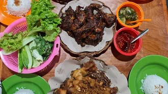 Mau Jajan di BKT? Ini 7 Makanan Enak yang Bisa Kamu Coba