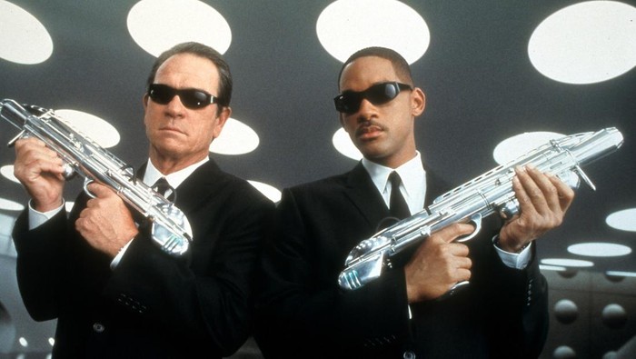Tommy Lee Jones and Will Smith in publicity portrait for the film Men In Black II, 2002. (Photo by Columbia Pictures/Getty Images)