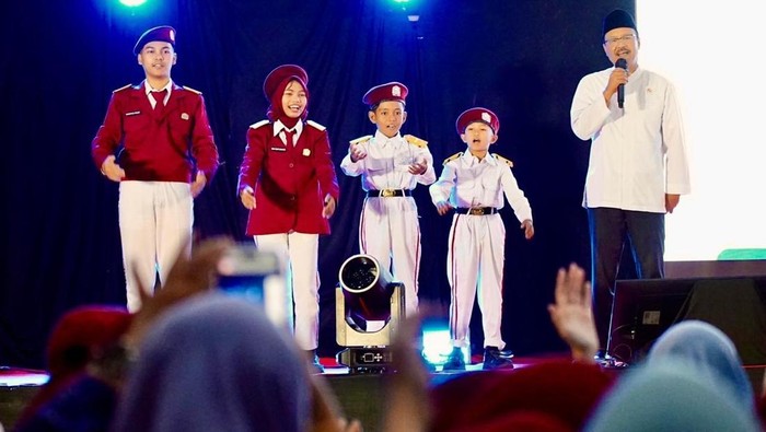 Menteri Sosial Saifullah Yusuf