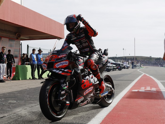 MotoGP - Portuguese Grand Prix - Algarve International Circuit, Portimao, Portugal - November 9, 2025 Aprilia Racings Marco Bezzecchi celebrates after winning the MotoGP race REUTERS/Marcelo Del Pozo