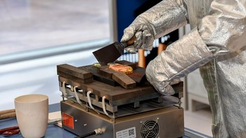 “Kualitas adalah fondasi segalanya. Melalui terobosan berkelanjutan dalam kualitas, OPPO berkomitmen untuk melindungi kebebasan setiap pengguna dalam perjalanan hidup mereka. Kualitas bukan sekadar fitur, itu adalah kebebasan untuk Make Your Moment.” ujar Grus Shan, Director of Manufacturing OPPO. Foto: Oppo