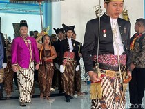 Momen Raja Baru Keraton Solo PB XIV Purbaya Saat Keluar dari Keraton