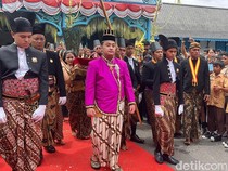 Ageman Takwa, Pakaian yang Dikenakan PB XIV Purbaya Saat Jumenengan Hari Ini