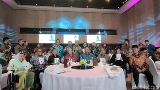 Try Sutrisno Syukuran Ultah ke-90, Luncurkan Buku Pola Asuh ala Jenderal