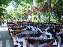 Komodo Waterfront Festival Bentangkan 1.000 Kain Songke Manggarai