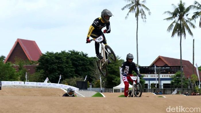 Pembukaan Banyuwangi BMX Supercross 2025 di Sirkuit Muncar Banyuwangi