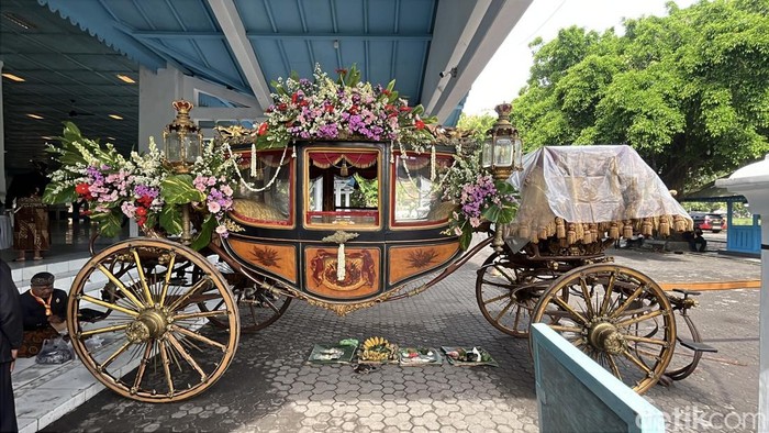 Penampakan Kereta Garuda Kencana yang akan digunakan PB XIV Purbaya dalam kirab jumenengan, Sabtu (15/11/2025).