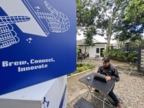 Menyesap Kopi Sembari Belajar Teknologi di Kafe Futuristik Bandung
