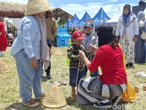 Melatih Keseimbangan dan Filosofi Hidup melalui Kelom Batok Bambu