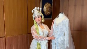 Semua perjuangannya disebut memang berasal dari panggung ke panggung.Foto: Instagram @adi_rustana