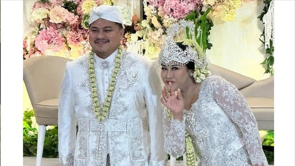 Lihat Lagi Gaya Boyen Jadi Pengantin yang Kini Resmi Gugat Cerai Suami