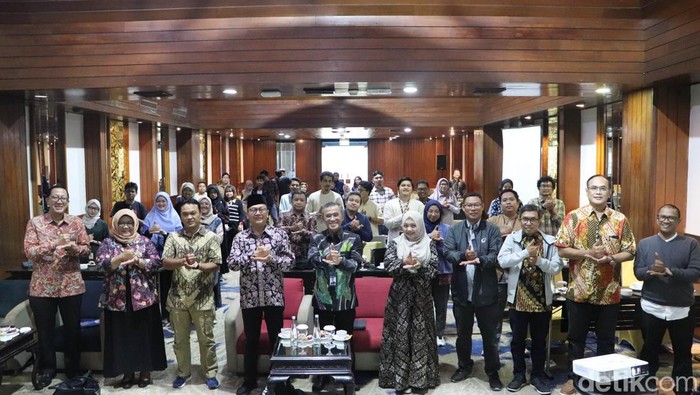 Perwakilan Bank Indonesia dan Forkafi selaku panitia penyelenggara Training of Trainer (ToT) Ekonomi dan Keuangan Syariah.