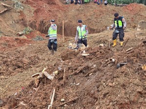 Polda Jateng dan Polresta Cilacap All Out Cari Korban Longsor Cibeunying