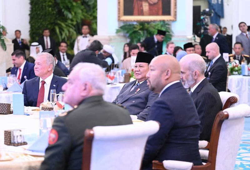 Prabowo Jamu Makan Malam Raja Yordania Presiden Prabowo Subianto menjamu Raja Kerajaan Yordania Hasyimiah, Raja Abdullah II ibn Al Hussein, dalam jamuan santap malam kenegaraan dalam suasana hangat dan kehormatan di Istana Negara, Jakarta, Jumat (14/11/2025).