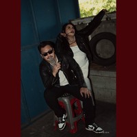 Fotografer Ardi Prabowo sendiri menyebut jika prosesnya foto prewedding Boiye dan Rully cukup ‘chaos’. “Prewed artis yang disukai ibu-ibu di Pasar Beringharjo! Kombinasi menarik kan? Bayankan gimana chaos-nya waktu itu,” tulisnya dalam Insta Story. Foto: Instagram @rezaprabowophoto_