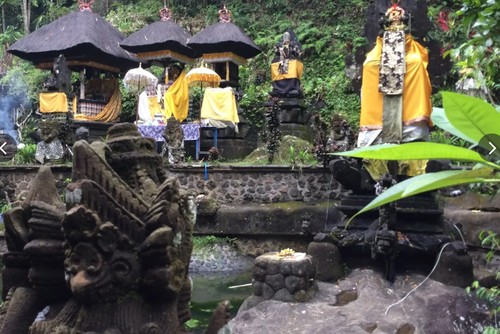 Pura Tirta Taman Telaga Tawang, Karangasem, Bali. (Dok. Tangkapan Layar Google Riviewer Yuda Manik, 2016)