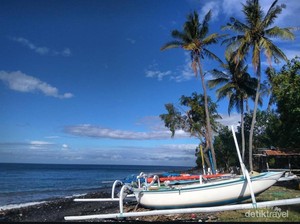 Pesona Tersembunyi Pantai Baturinggit Nan Eksotik