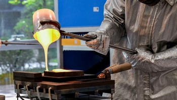 Ini adalah pengujian untuk membuat material kaca berkualitas di produk Oppo. Foto: Oppo