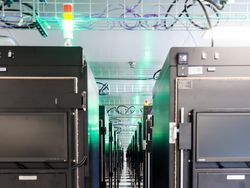 Melihat Lab Pengujian Software HP Oppo yang Tak Pernah Tidur