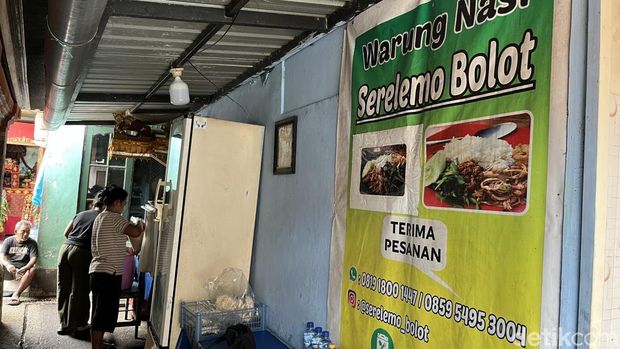 Warung Nasi Serelemo Bolot di Jalan Sutomo Gang 8, Banjar Gerenceng, Denpasar Utara, Denpasar, Sabtu (15/11/2025). (Rizki Setyo Samudero) Warung Nasi Serelemo Bolot di Jalan Sutomo Gang 8, Banjar Gerenceng, Denpasar Utara, Denpasar, Sabtu (15/11/2025). (Rizki Setyo Samudero)