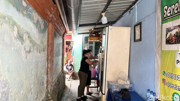 Warung Nasi Serelemo Bolot di Jalan Sutomo Gang 8, Banjar Gerenceng, Denpasar Utara, Denpasar, Sabtu (15/11/2025). (Rizki Setyo Samudero) Warung Nasi Serelemo Bolot di Jalan Sutomo Gang 8, Banjar Gerenceng, Denpasar Utara, Denpasar, Sabtu (15/11/2025). (Rizki Setyo Samudero)