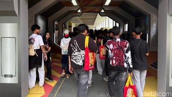 Setidaknya ada lebih dari 4.000 penggemar Free Fire yang hadir saat artikel ini dibuat. Kemungkinan jumlahnya akan terus bertambah sampai ajang bergengsi ini dimulai. Foto: Panji Saputro/detikINET