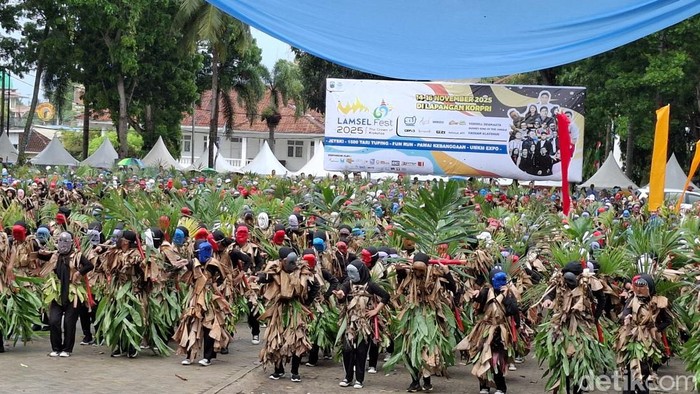 1.500 penari pecahkan rekor MURI di Lamsel Fest 2025