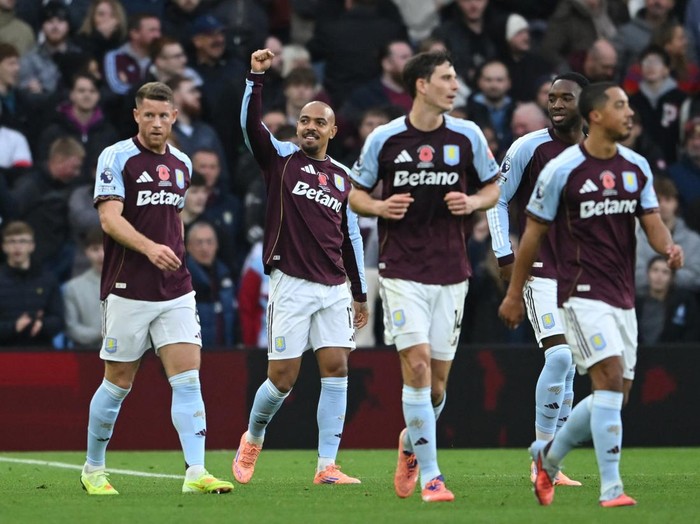 Soccer Football - Premier League - Aston Villa v AFC Bournemouth - Villa Park, Birmingham, Britain - November 9, 2025  Aston Villas Donyell Malen celebrates scoring their fourth goal REUTERS/Jaimi Joy EDITORIAL USE ONLY. NO USE WITH UNAUTHORIZED AUDIO, VIDEO, DATA, FIXTURE LISTS, CLUB/LEAGUE LOGOS OR LIVE SERVICES. ONLINE IN-MATCH USE LIMITED TO 120 IMAGES, NO VIDEO EMULATION. NO USE IN BETTING, GAMES OR SINGLE CLUB/LEAGUE/PLAYER PUBLICATIONS. PLEASE CONTACT YOUR ACCOUNT REPRESENTATIVE FOR FURTHER DETAILS..