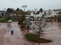 Badai Claudia Hantam Wales, Lumpur Tutupi Jalan dan Tempat Parkir