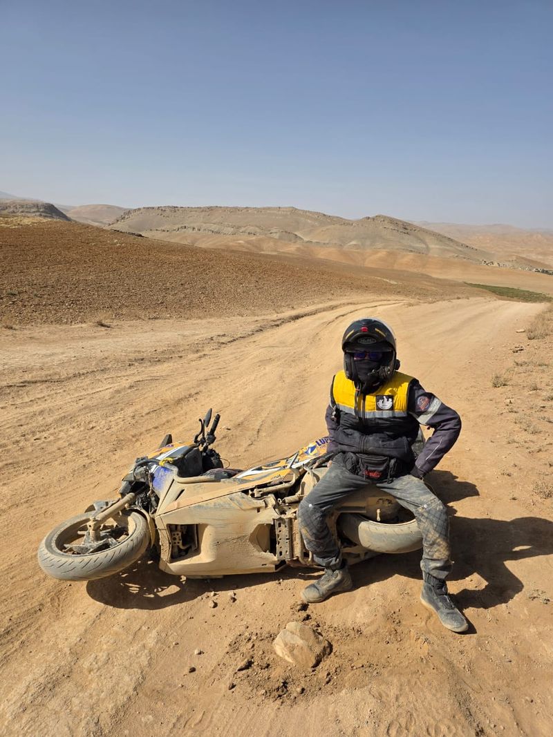 Bikers Yamaha Xmax yang akrab disapa Om Daeng ini touring dari Indonesia ke Makkah