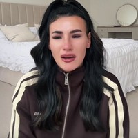 “Pada 2017, kondisi kesehatan mental saya sangat buruk… Saya depresi, punya pikiran untuk mengakhiri hidup, kehilangan pasangan dan pekerjaan,” ujarnya sambil menangis. Foto: dok. Instagram @brittanyhmillerrr