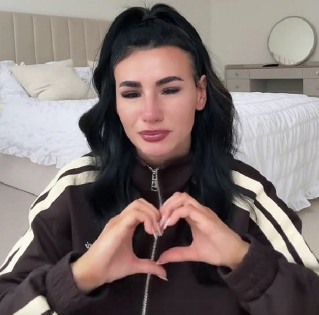 Begitu tahu ada uang masuk, ia meminta halaman itu ditutup dan menegaskan tidak mengambil satu sen pun. Miller meminta maaf kepada siapa pun yang tersakiti oleh kebohongan tersebut. “Saya sangat, sangat meminta maaf. Saya memaafkan diri saya sendiri karena saat itu saya sedang sakit secara mental,” ujarnya. Foto: dok. Instagram @brittanyhmillerrr