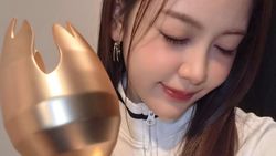 Bangga! Carmen Hearts2Hearts Raih Piala di KGMA 2025