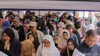 Pemerintah Provinsi (Pemprov) dan Dinas Perhubungan (Dishub) kembali menghadirkan booth pendaftaran Kartu Layanan Gratis (KLG) bagi 15 golongan.