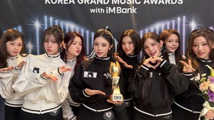 Di KGMA 2025, Hearts2Hearts juga menang piala IS Rising Star. (Foto: dok. X @Hearts2Hearts)