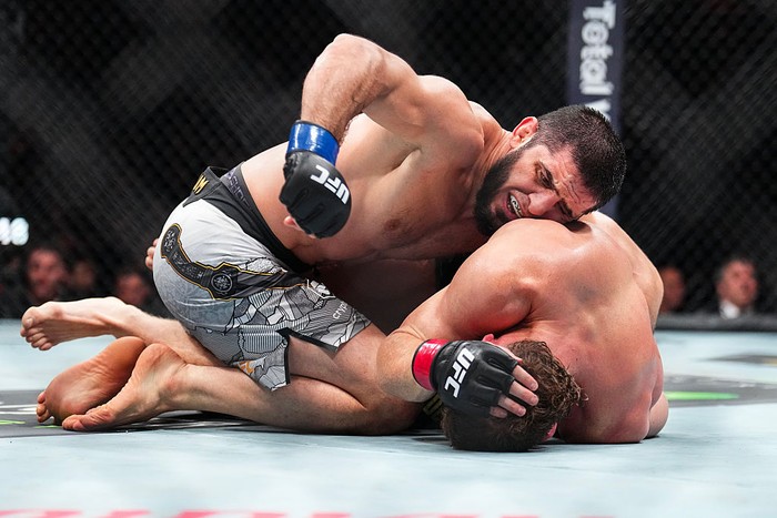 NEW YORK, NEW YORK - NOVEMBER 15: (L-R) Islam Makhachev of Russia strikes Jack Della Maddalena of Australia in the UFC welterweight championship fight during the UFC 322 event at Madison Square Garden on November 15, 2025 in New York City. (Photo by Chris Unger/Zuffa LLC)
